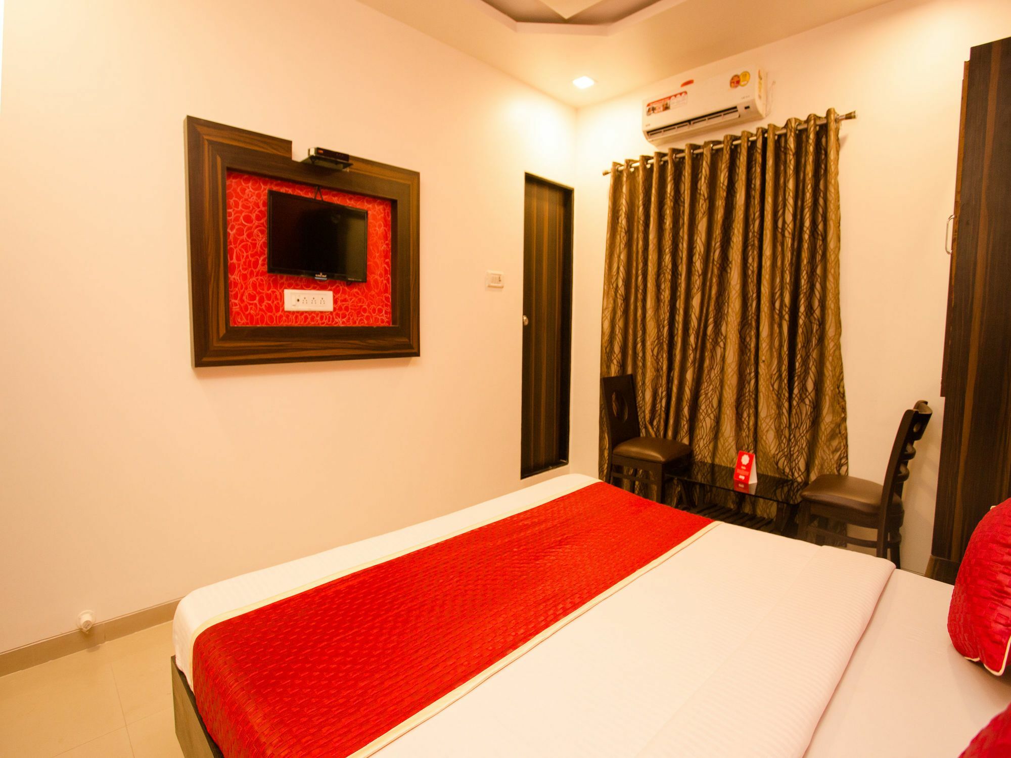 Hotel Adore Palace Mumbai Luaran gambar