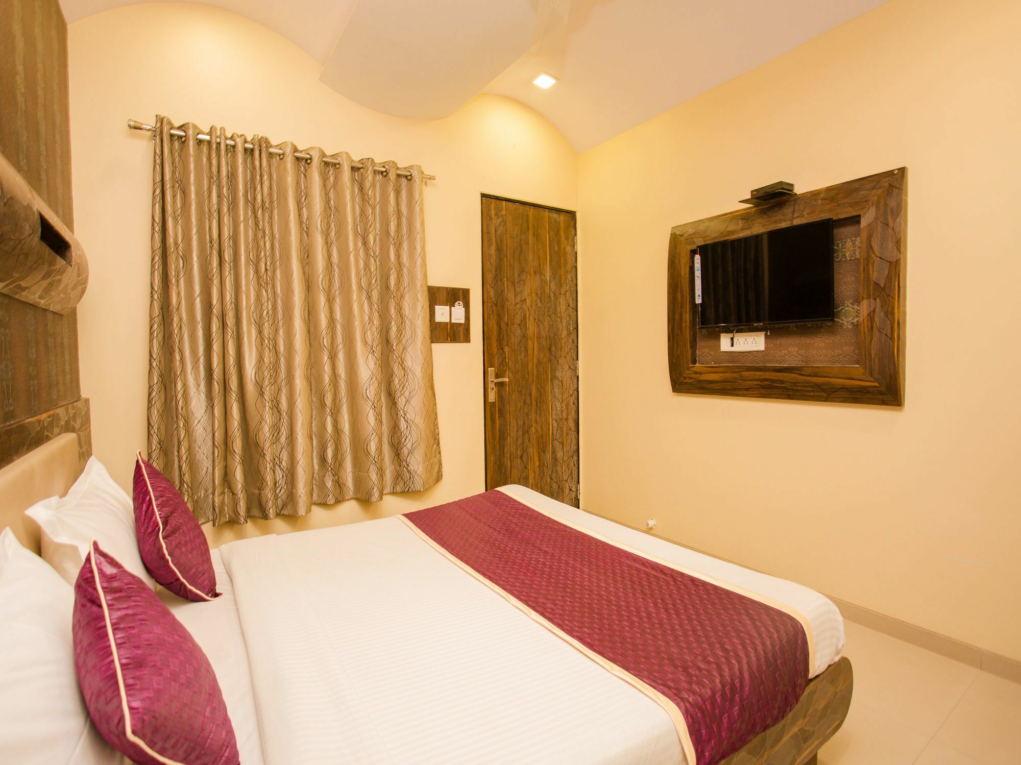 Hotel Adore Palace Mumbai Luaran gambar